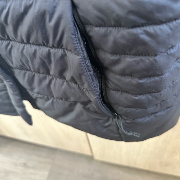 The North Face Woman’s Black Quilted Vest EUC - Picture 4 of 6